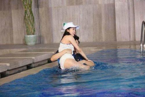 李菲儿|被黄晓明抛弃后，开始强势逆生长，日子过得很是惬意