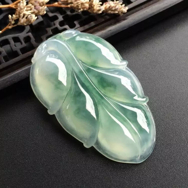 翡翠|年轻小伙，几百块翡翠毛料雕琢最终成交价120万