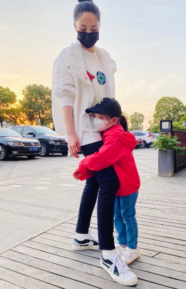 宋慈▲董璇表面温婉却内心勇敢，两部新戏无缝接轨，离婚如获重生