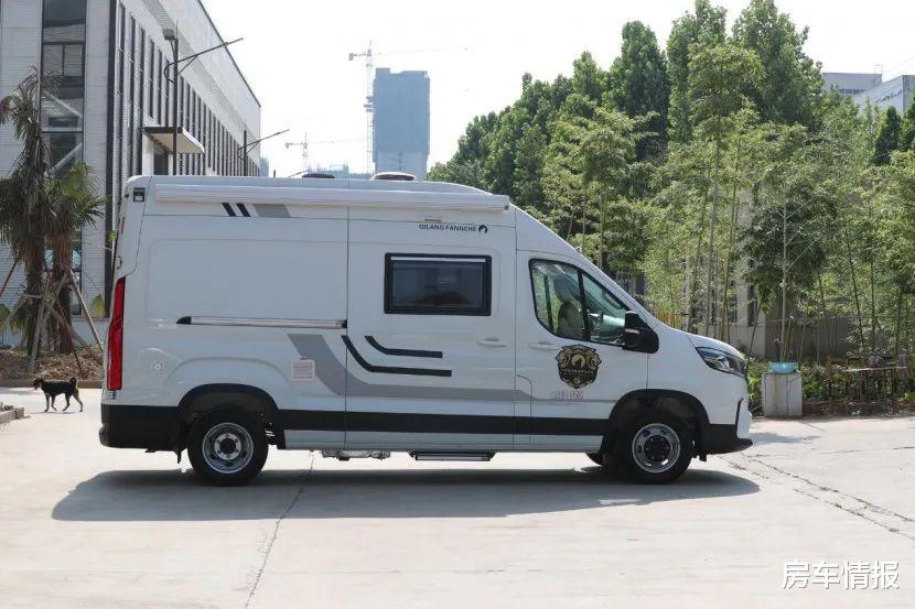 房车:这款V90房车性价比超高!加长轴后双胎2.0T发动机,售价不到23万