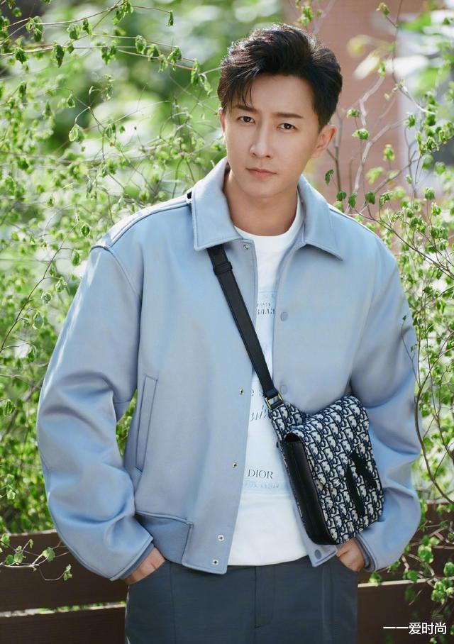 『卢靖姗』卢靖姗终于换发型，长裙配长发优雅又女人，难怪韩庚一直“偷瞄”