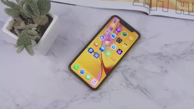 「苹果」苹果变身“价格屠夫”，从7899跌至4699，256GB+双卡双待