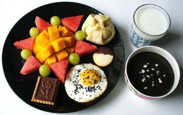 胃癌@50岁夫妻先后查出胃癌，医生坦言：这种“饭”，最好少吃