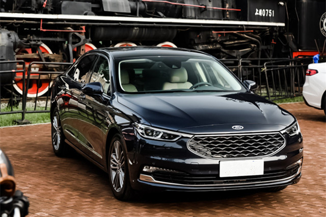 福特金牛座|合资还有一良心轿车！245马力+全独悬，丐版也配隔音玻璃