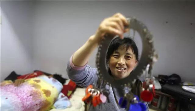 马云|坐拥39家商厦，身家近500亿，家庭事业双丰收，却甘愿为马云打工