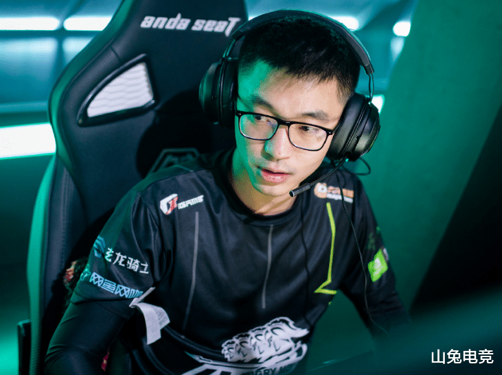 4am战队|绝地求生:4AM小鹿闯祸了?不小心说漏嘴112转会价格,这身价绝了