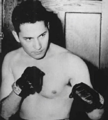 「何鸿燊」李嘉诚年轻时,向华强年轻时,看了何鸿燊年轻照:难怪孩子这么多