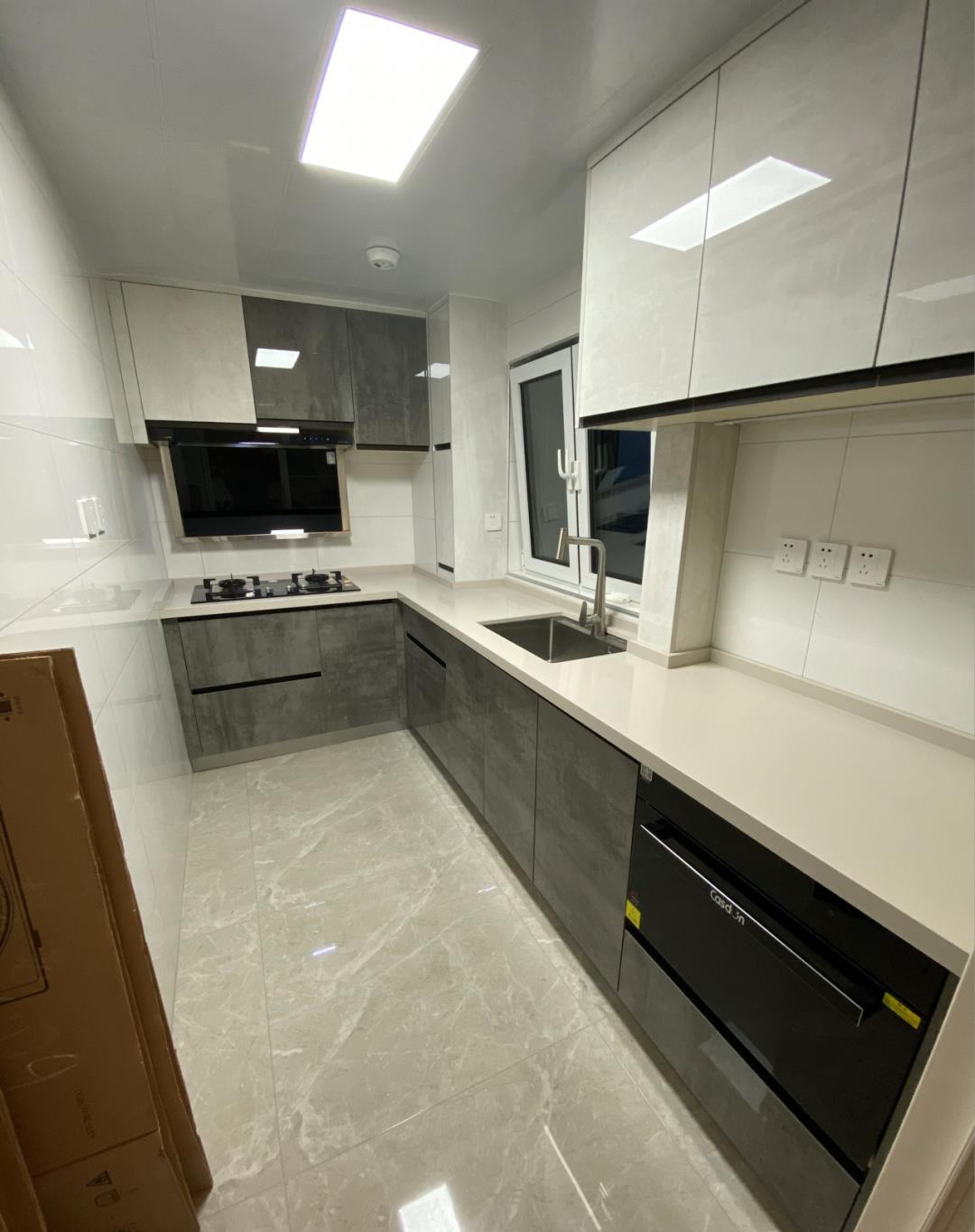 |一家三口的新房，历时四个月完工，柜子全屋定制，打扫干净很漂亮