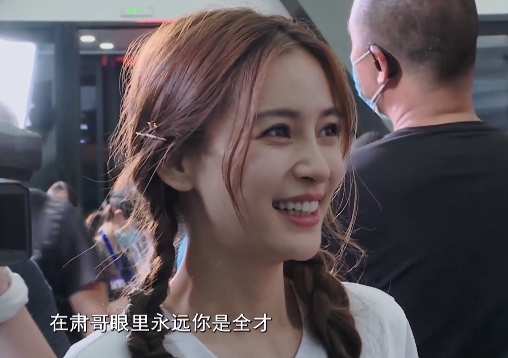 Angelababy|Baby带儿子去酒店游泳，因没化妆不想合影，真实素颜仍被曝光