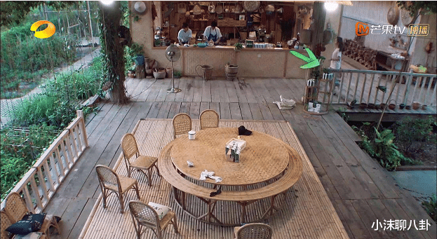 黄磊■《向往的生活》黄磊让谭松韵找个地方撅着，谁注意到任嘉伦的反应？