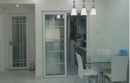 ：厨房装推拉门已经过时了，现在都流行这样装，真是太聪明了！