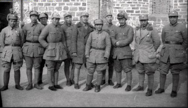 赵尔陆|警卫见首长趴在办公室睡觉，给他盖被子，走进一看立马上报中央