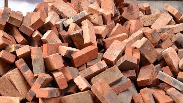 @卫生间装修先准备500块红砖，在这些地方砌起来