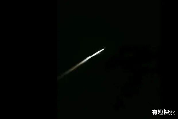 陨石|长26秒镜头显示，熊熊火球划破墨西哥城市夜空，确定不是陨石