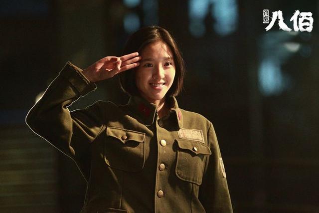 八佰|错过《八佰》的2位演员：一个耍大牌成就唐艺昕，一个镜头被删光