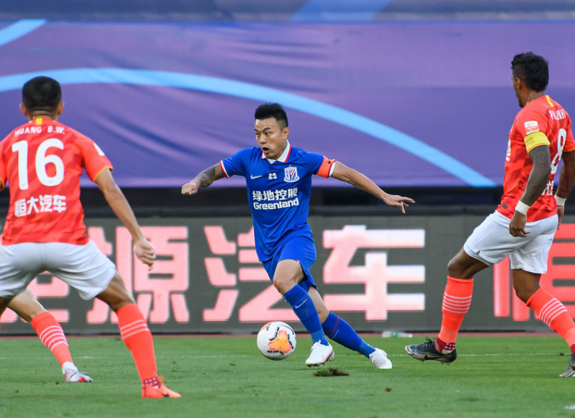 曹赟定|第54分钟的曹赟定，第68分钟的暴力鸟，球迷：没对比就没有伤害