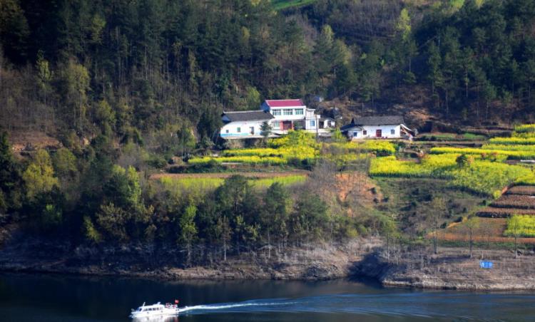 『古镇』中国有个古镇，以水命名，评选为中国的十大最美小镇之一