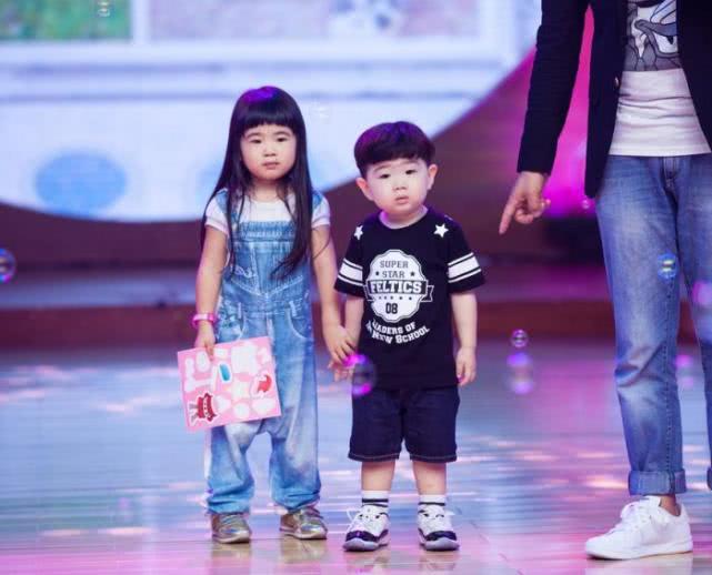 曹格▲参加《爸爸去哪儿》被说丑，现练瑜伽后逆袭，曹格女儿整容式成长