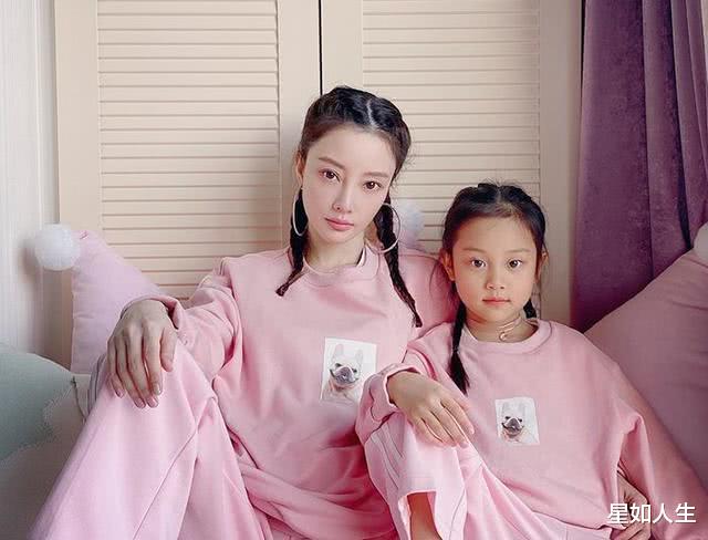 李小璐：不避讳？娱记曝李小璐常带甜馨跟PG1约会，还当女儿面亲吻和撒娇