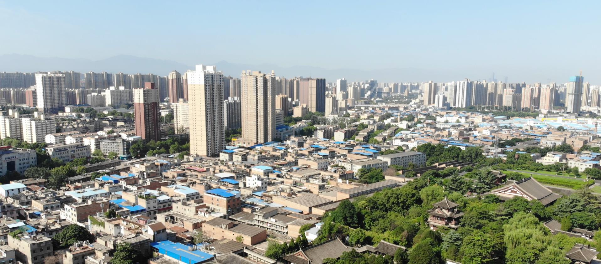 「厦门」我国发展“最奇葩”的两个城市：人均工资不到5千，房价却高达5万