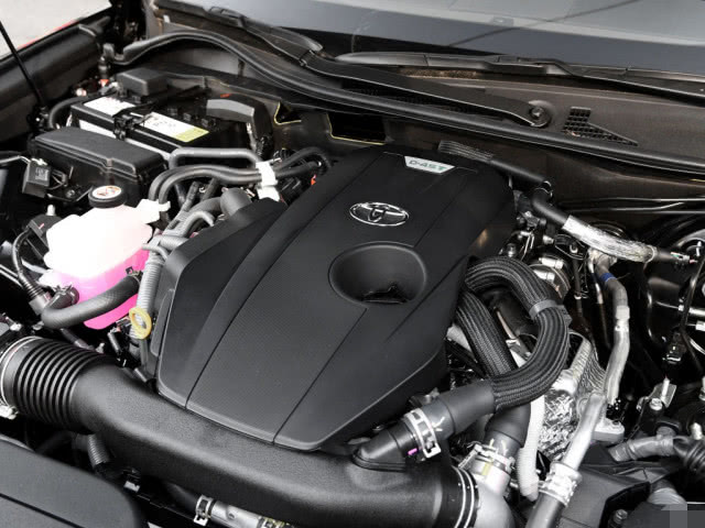 【丰田皇冠】80万降到25万元,性价比远超奥迪A6L,无奈还是没人懂