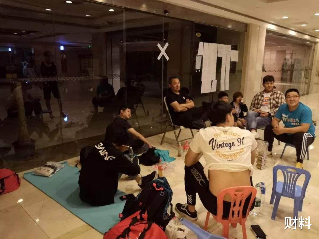 甘愿|这一“骗局”被曝光，大街小巷到处可见，国人却“甘愿上套”？