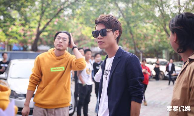 卢大雨|第一首歌赚了1亿，第五首歌却感动无数人，网友：天生的歌手