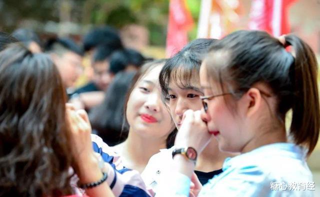 大学|考生考入民办二本大学,一年学费2.8万,开学没几天就想退学