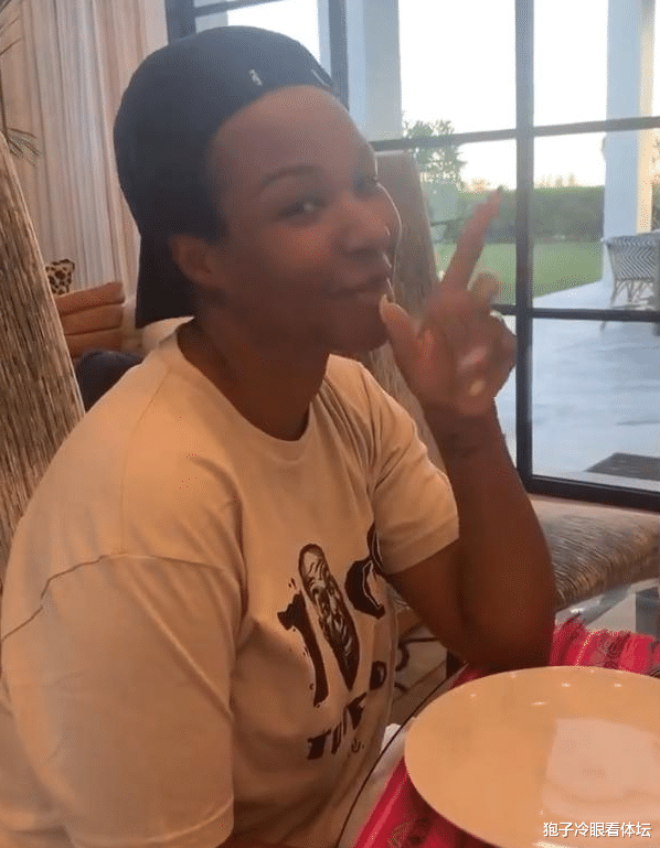 勒布朗·詹姆斯▲自律到自虐！詹姆斯日常食谱全曝光 超15种食材 球迷：真难以下咽