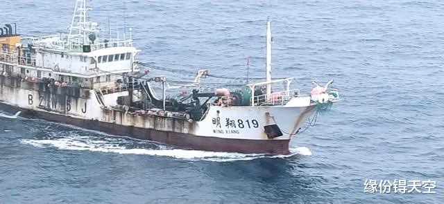厄瓜多尔|中国渔船在全球生物种类最丰富的群岛旁捕鱼 引发当地民众抗议