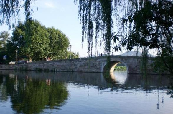 『鼓浪屿』鼓浪屿距离厦门那么近，为何却不建大桥？今天可算是知道了！