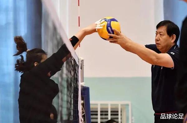 天津市■久违的天津女排集体亮相,两希望之星进步大,一人成左手强力接应
