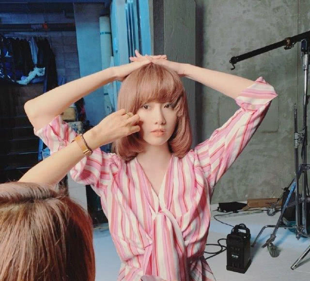 『发型』林允儿终于对“bobo头”下手了，这发型真不是一般人能hold得住啊！