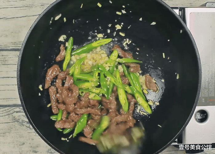 牛肉|家人爱吃的尖椒牛柳,腌制环节有秘诀,鲜嫩多汁又营养,真解馋