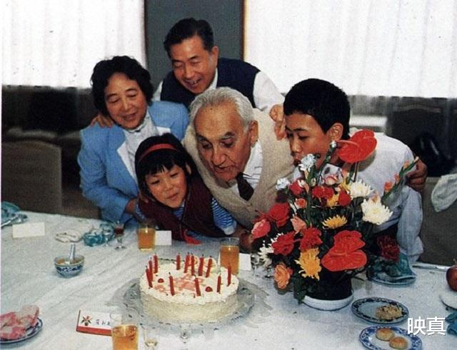 马海德|第一个加入中国籍的老外，娶了延安第一美女，为我国奋斗了一辈子