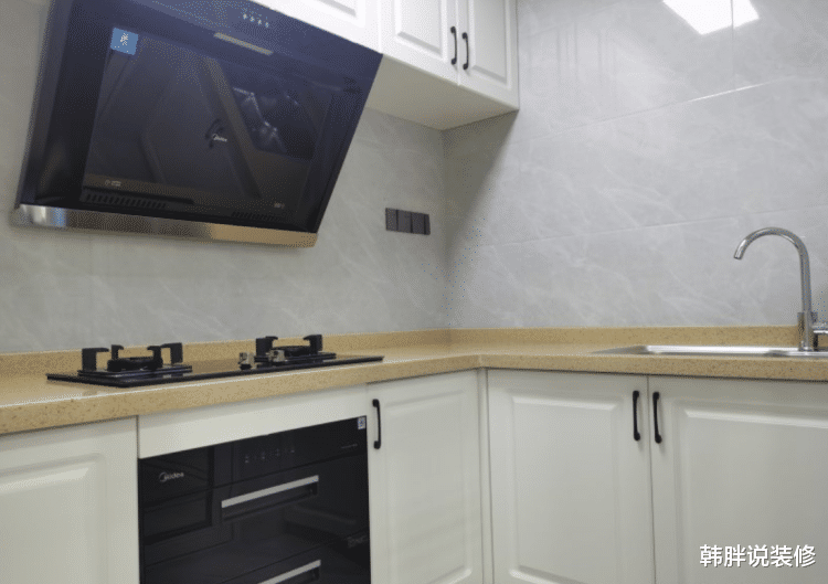 ##参观130㎡新房,同样是瓷砖上墙,为啥人家装得时尚又大气?