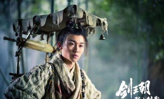 【邓伦】新晋小鲜肉是某老戏骨亲儿子？父子新剧同开播，网友：没他爹好看