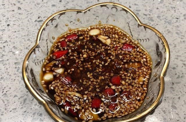 荞麦面|适合晚餐吃的主食，营养全面，热量低，酸辣开胃，天天吃都不腻