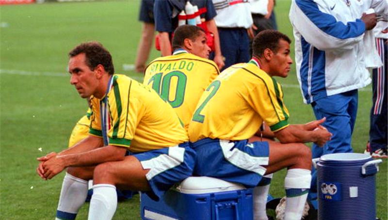 里瓦尔多|生不逢时的金球先生,在大罗阴影下投奔巴萨,转会米兰又遇到卡卡