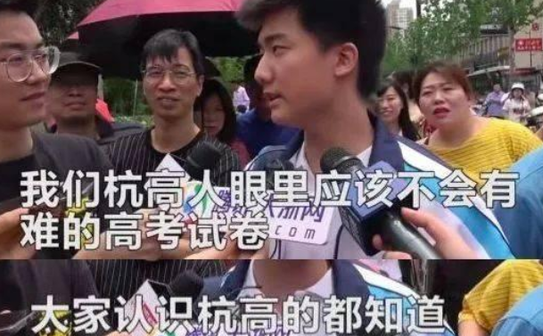 |2020高考第一个走出来的考生,她是语文课代表,看到颜值后网友不淡定了