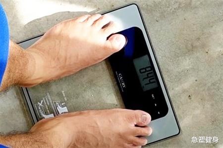 运动|194.4斤大叔跳绳减肥，每天跳绳30分钟，8周后看他体重和身材变化