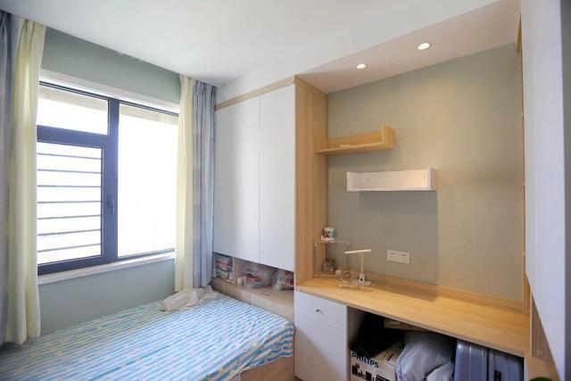 「」晒晒刚入住的新房，阳台是“大亮点”，餐边柜收纳真漂亮