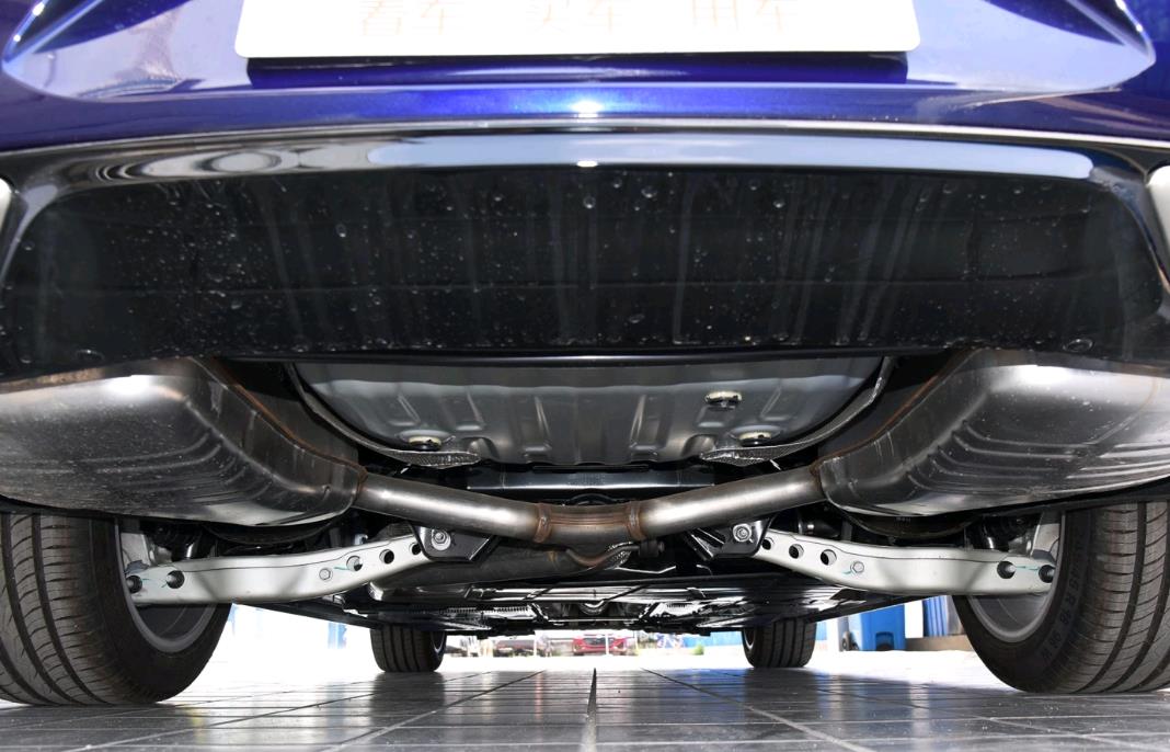 「别克君威」买凯美瑞好还是君威GS好，驾驶感受完全不同，你会怎么选？