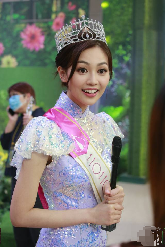 香港小姐|港姐三甲私照曝光：冠军父亲帅气如明星，亚军是白富美，季军清纯无恋爱经验