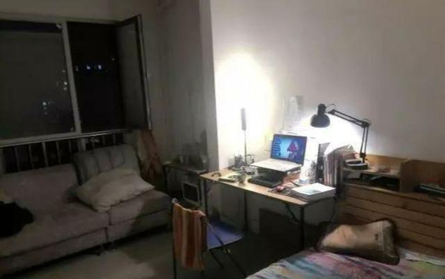 ##今年是我在毛坯房里过的第四个年,村里人都嘲笑我,我觉得还好