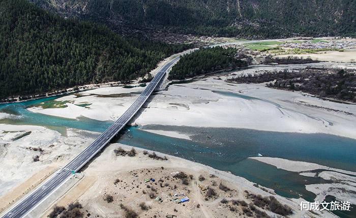 ▲中国“最美高速”，投资380亿却免费，途中全是风景，跑完要5小时