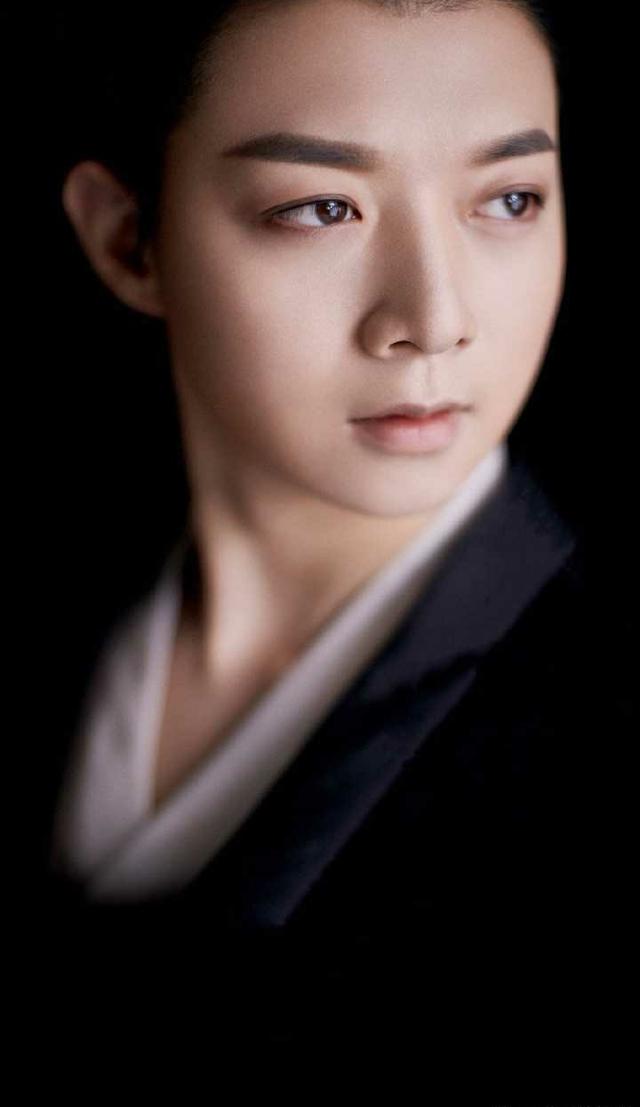 霍尊@霍尊：母亲为他退出乐坛，父亲火风重组家庭后，亲妈继母胜似姐妹