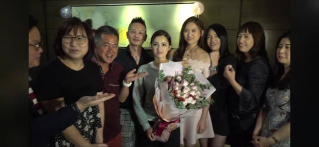 香港小姐|港姐三甲私照曝光：冠军父亲帅气如明星，亚军是白富美，季军清纯无恋爱经验