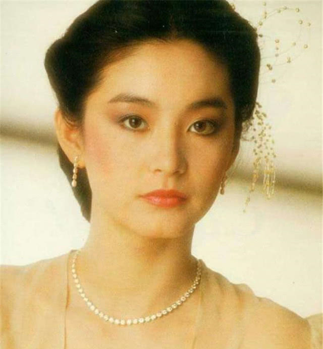 林青霞@1979年林青霞致电秦汉:我要订婚了,秦汉却说:你就是个悲剧随便吧