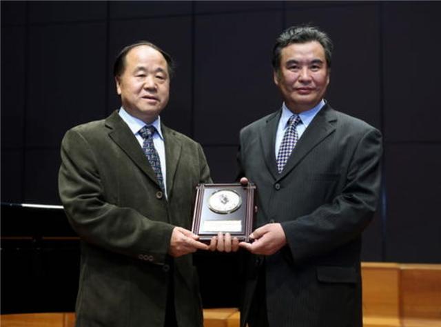 |莫言为何说：“社会这船沉了，富人不会比穷人的结局好到哪里”？